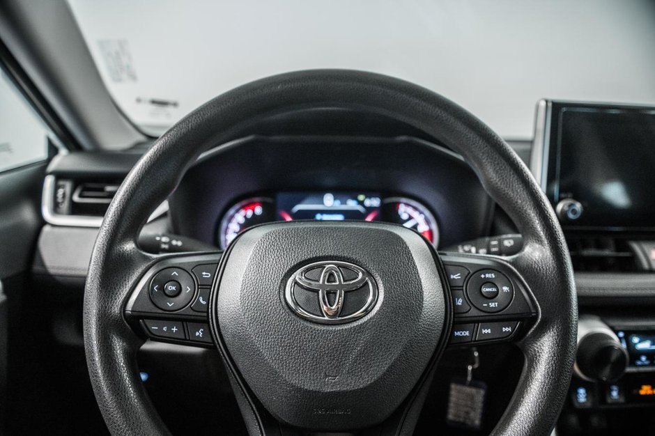 Toyota RAV4 LE 2024-15