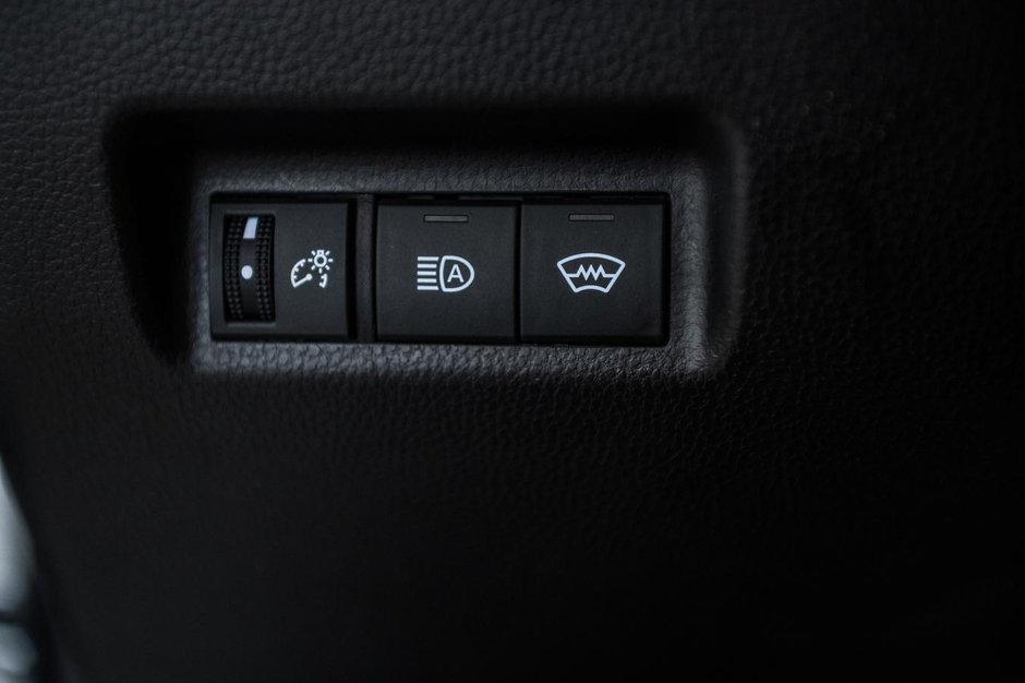 Toyota RAV4 LE 2024-14