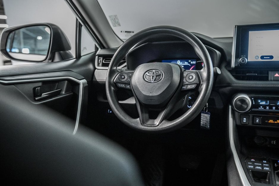 Toyota RAV4 LE 2024-26