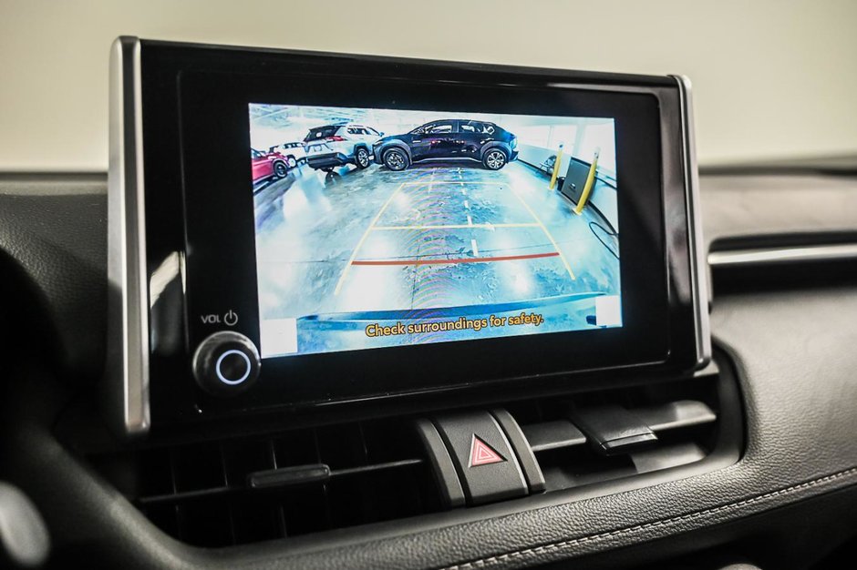 Toyota RAV4 LE 2024-15