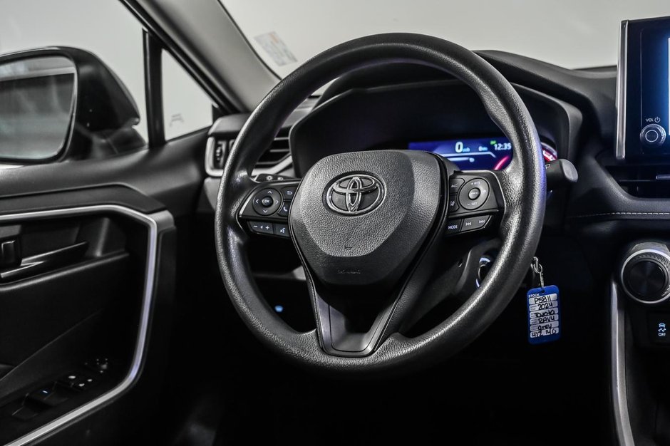 Toyota RAV4 LE 2024-20