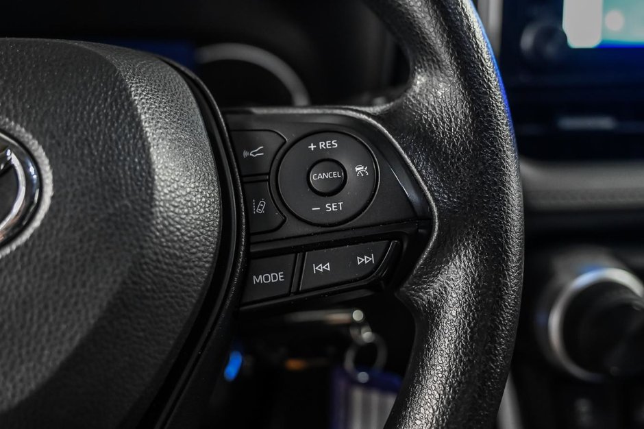 Toyota RAV4 LE 2024-13