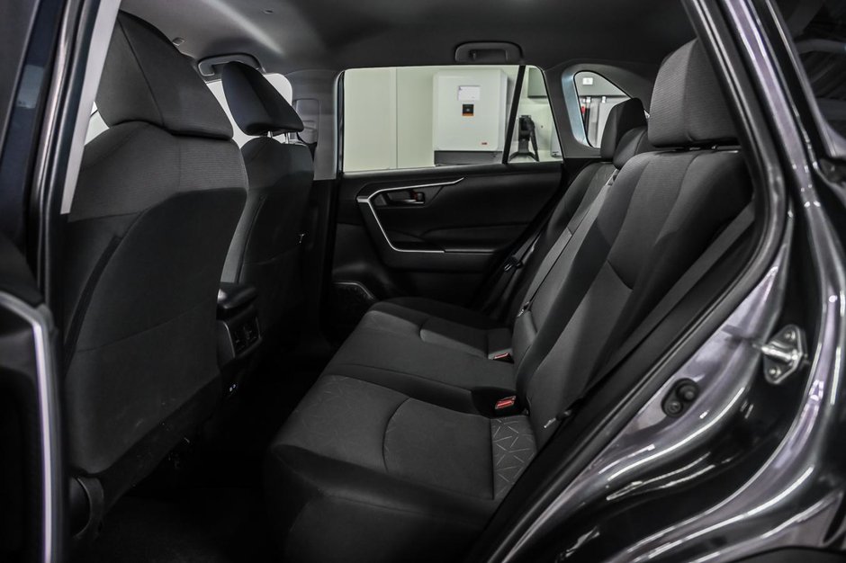 Toyota RAV4 LE 2024-18