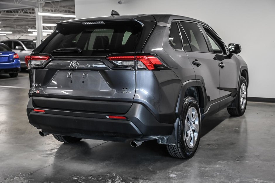 Toyota RAV4 LE 2024-6