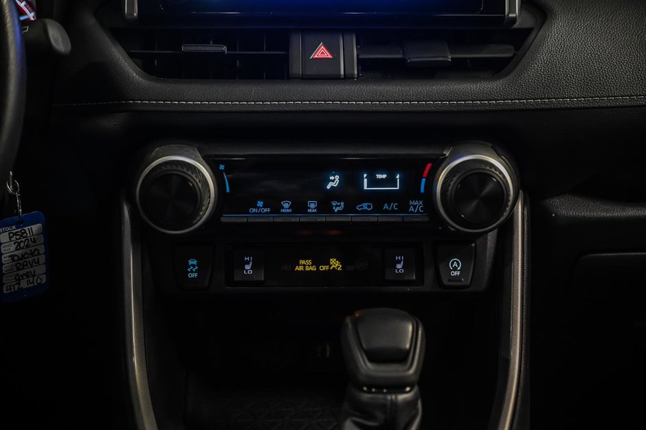 Toyota RAV4 LE 2024-21