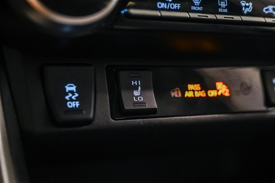 Toyota RAV4 LE 2024-16