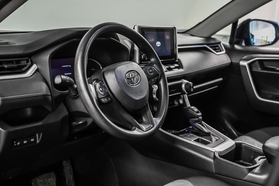 Toyota RAV4 LE 2024-10