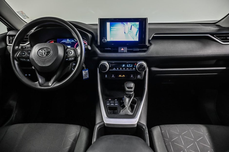 Toyota RAV4 LE 2024-19