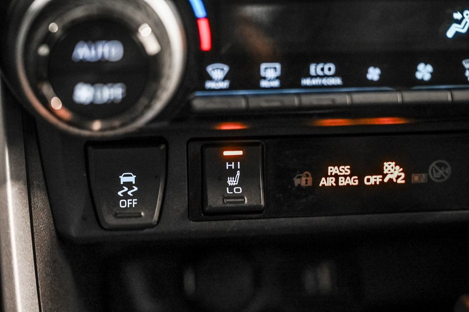 2025 Toyota RAV4 XLE-17