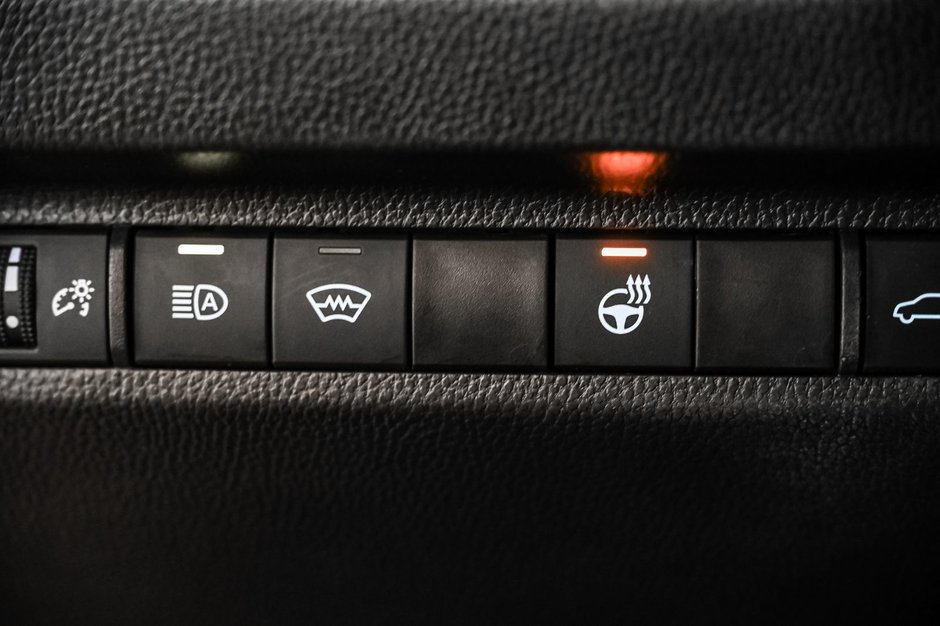 2025 Toyota RAV4 XLE-12