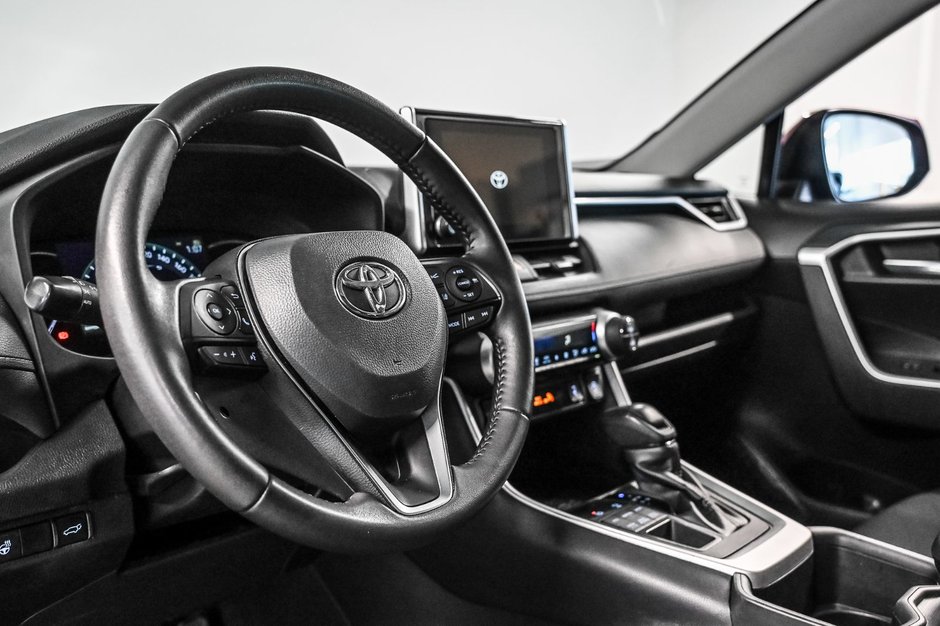 2025 Toyota RAV4 XLE-10