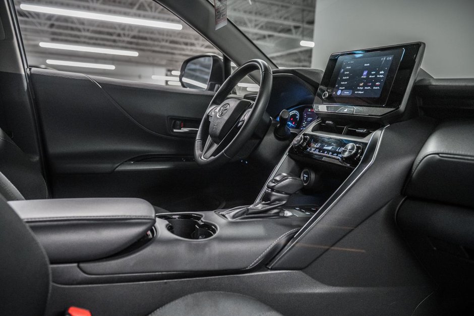 Toyota Venza LE 2024-28