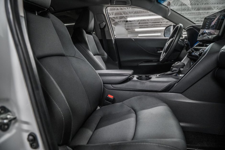 Toyota Venza LE 2024-29