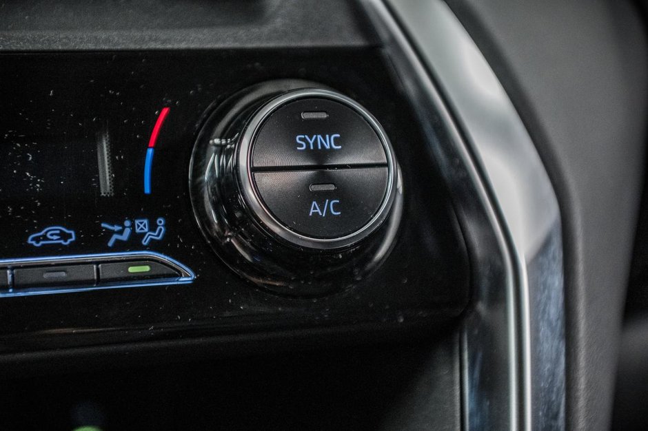 Toyota Venza LE 2024-21