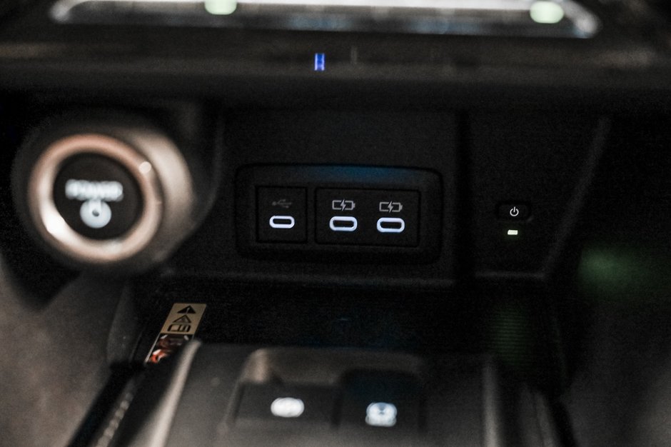 Toyota Venza LE 2024-16