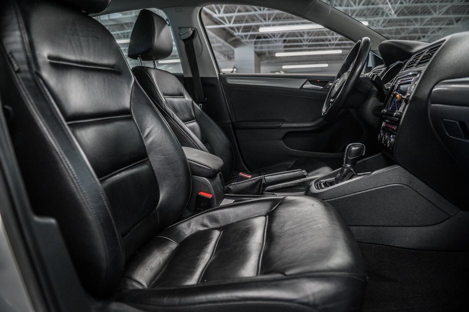 Volkswagen Jetta Sedan Highline 2016-27