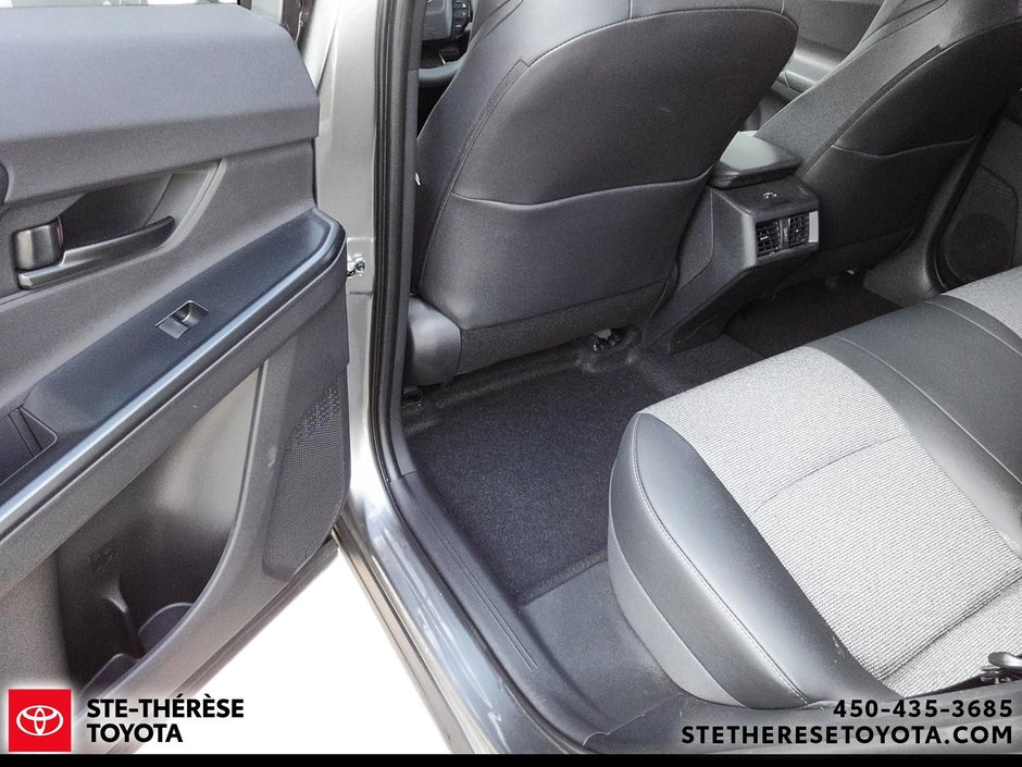 Toyota bZ XLE AWD 2026-7