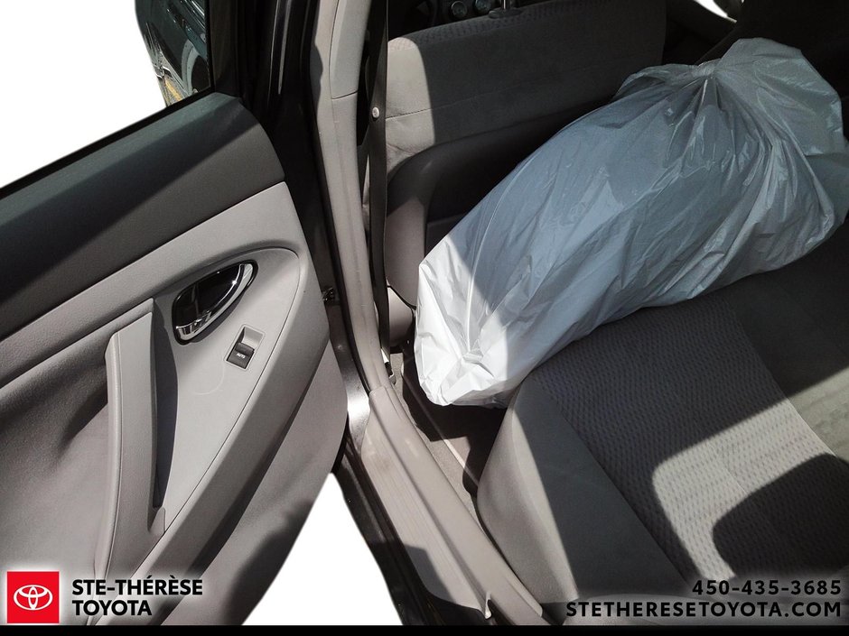 Toyota Camry LE SUPER CLEAN 2011-6