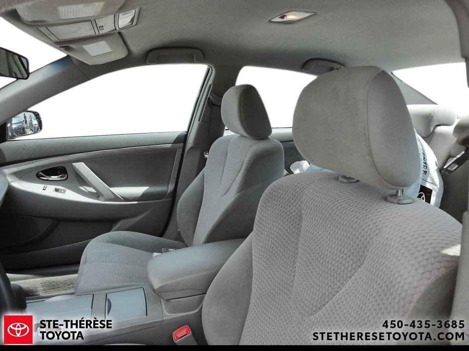 Toyota Camry LE SUPER CLEAN 2011-9