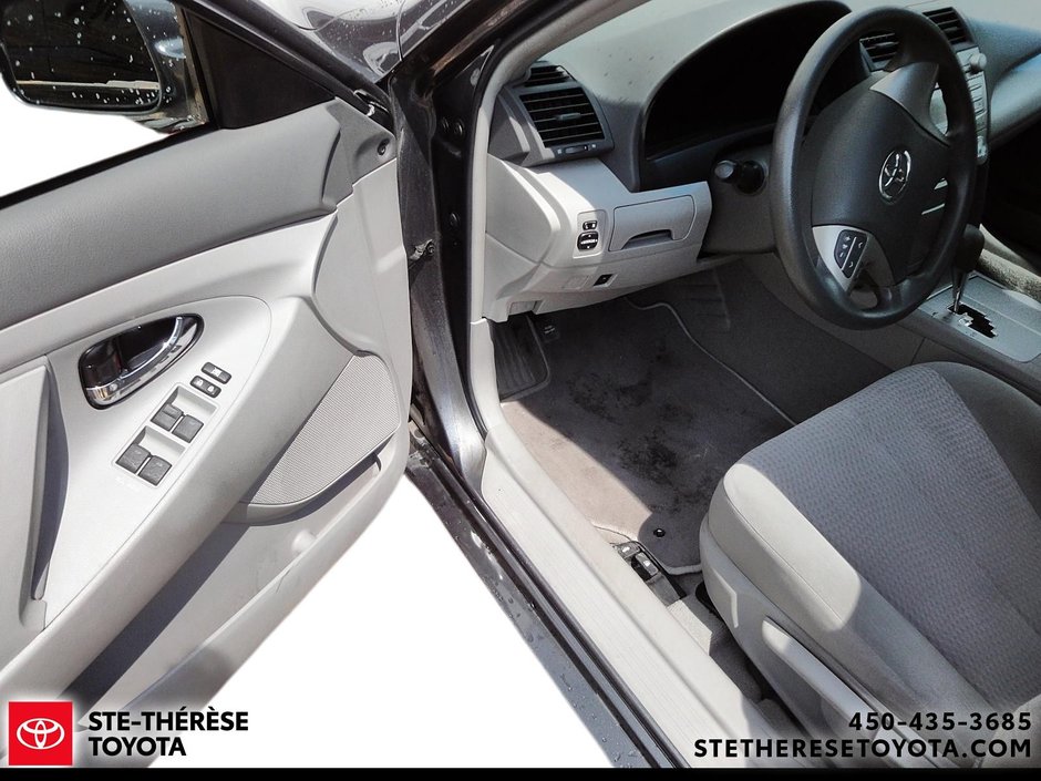 Toyota Camry LE SUPER CLEAN 2011-8