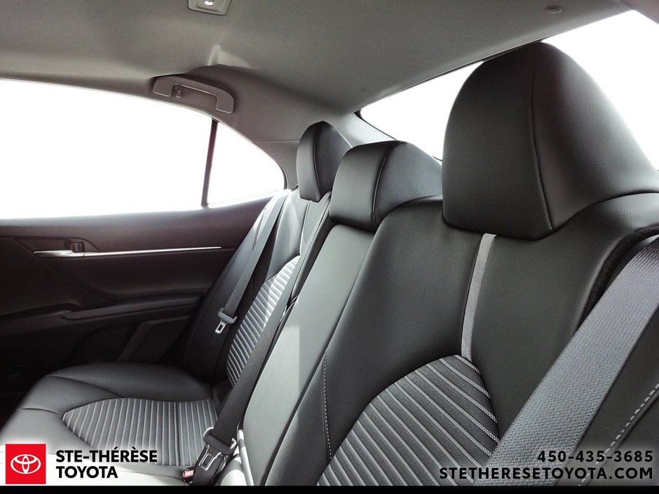 Toyota Camry AWD SE Upgrade 2022-9