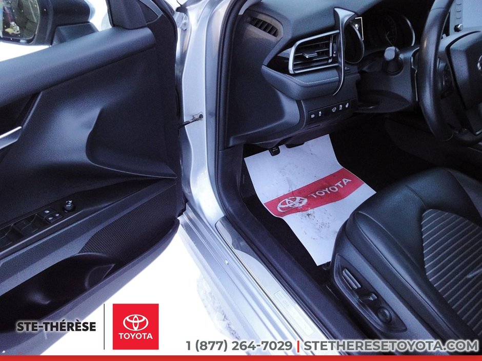 Toyota Camry SE 2023-9