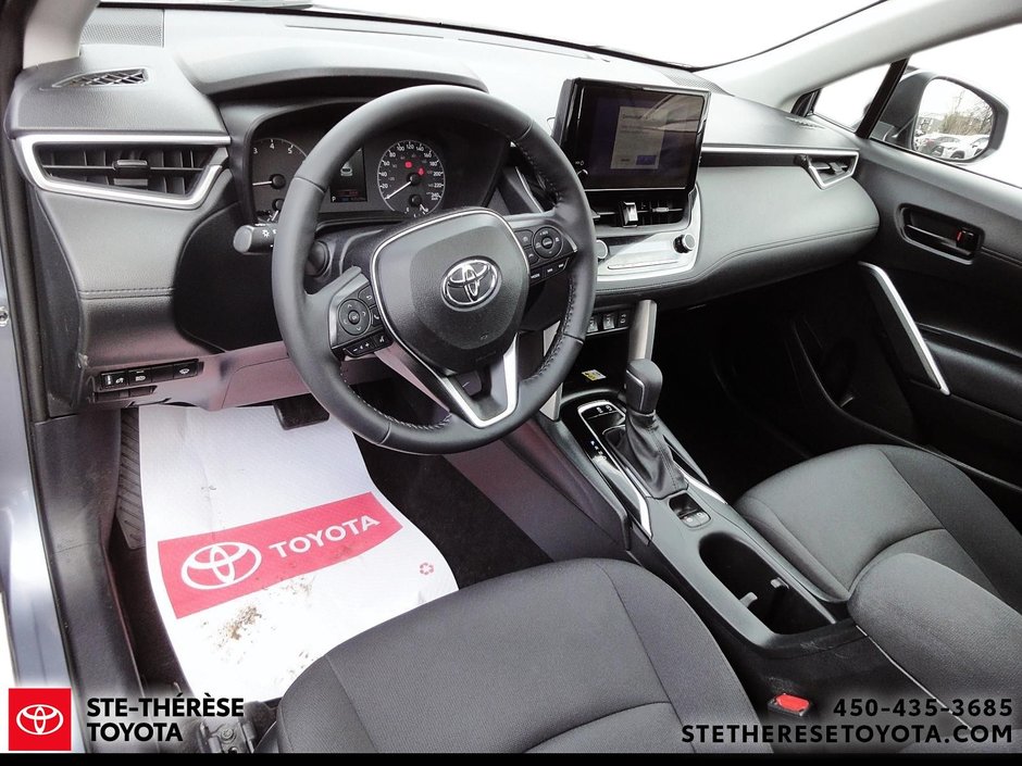 2023 Toyota Corolla Cross LE-14