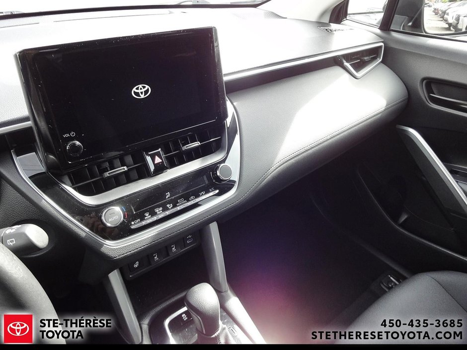 2023 Toyota Corolla Cross LE AWD-19