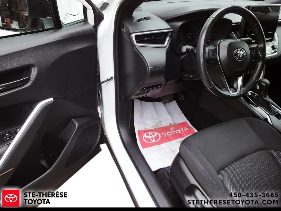 2023 Toyota Corolla Cross SE HYBRID-10