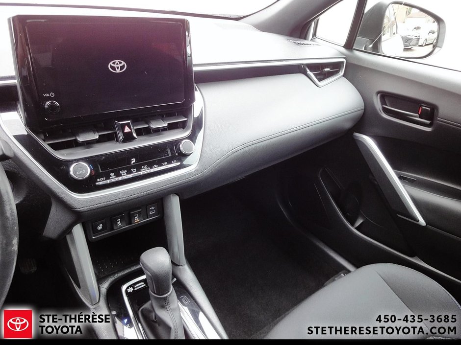 2023 Toyota Corolla Cross SE HYBRID-13