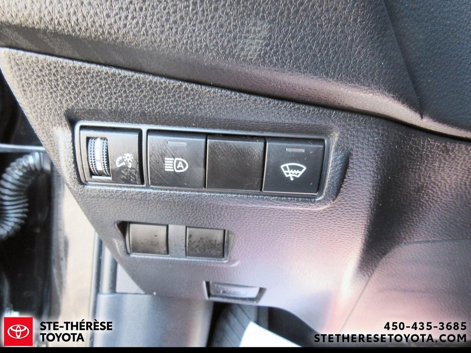 Toyota Corolla Cross LE Premium 2024-19