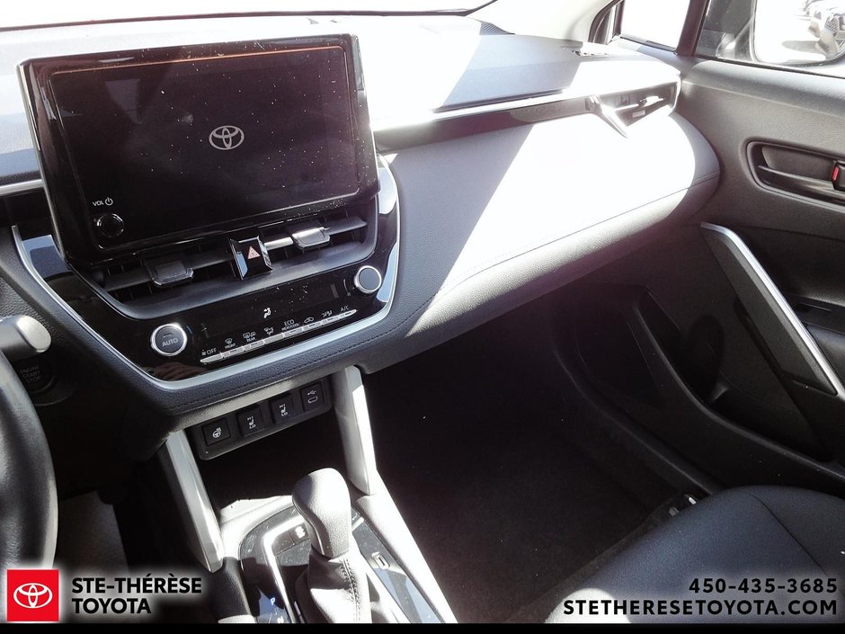 Toyota Corolla Cross LE 2024-14