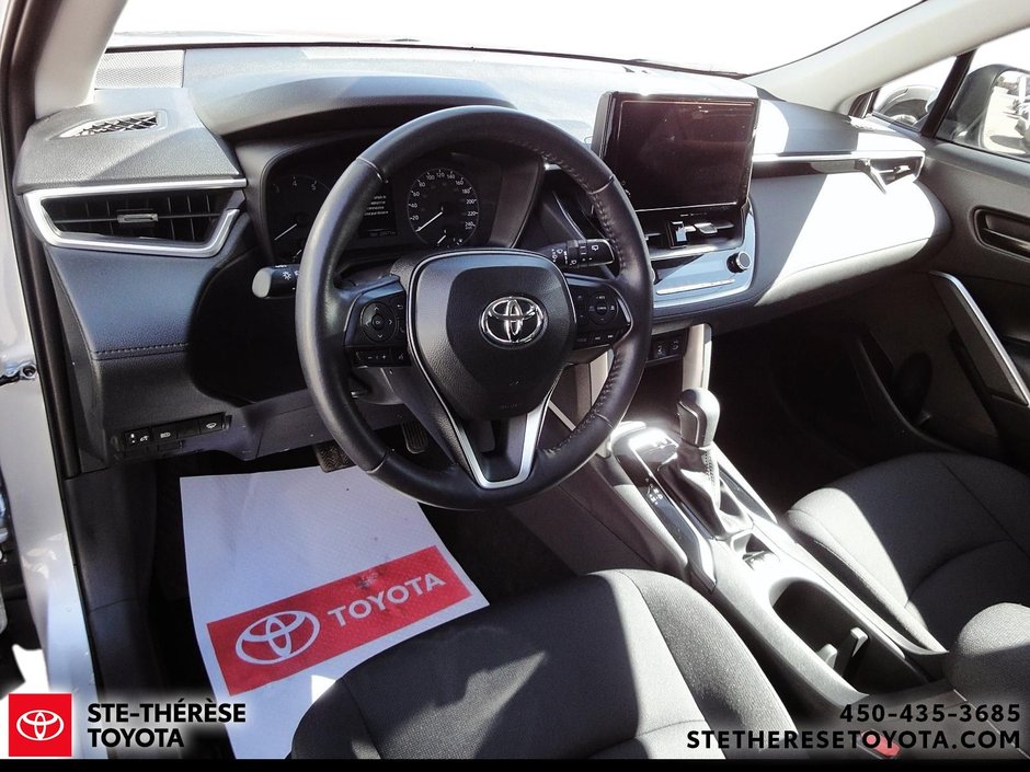 Toyota Corolla Cross LE 2024-13