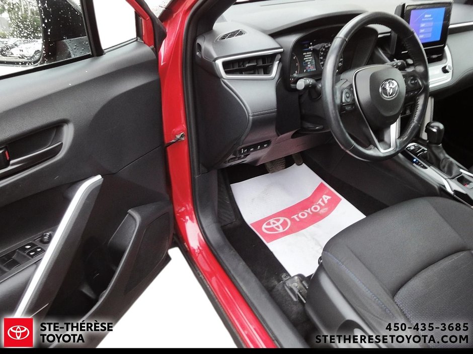2024 Toyota Corolla Cross SE Hybride-12
