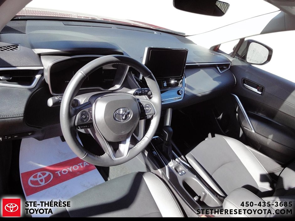 2025 Toyota Corolla Cross XLE AWD-12