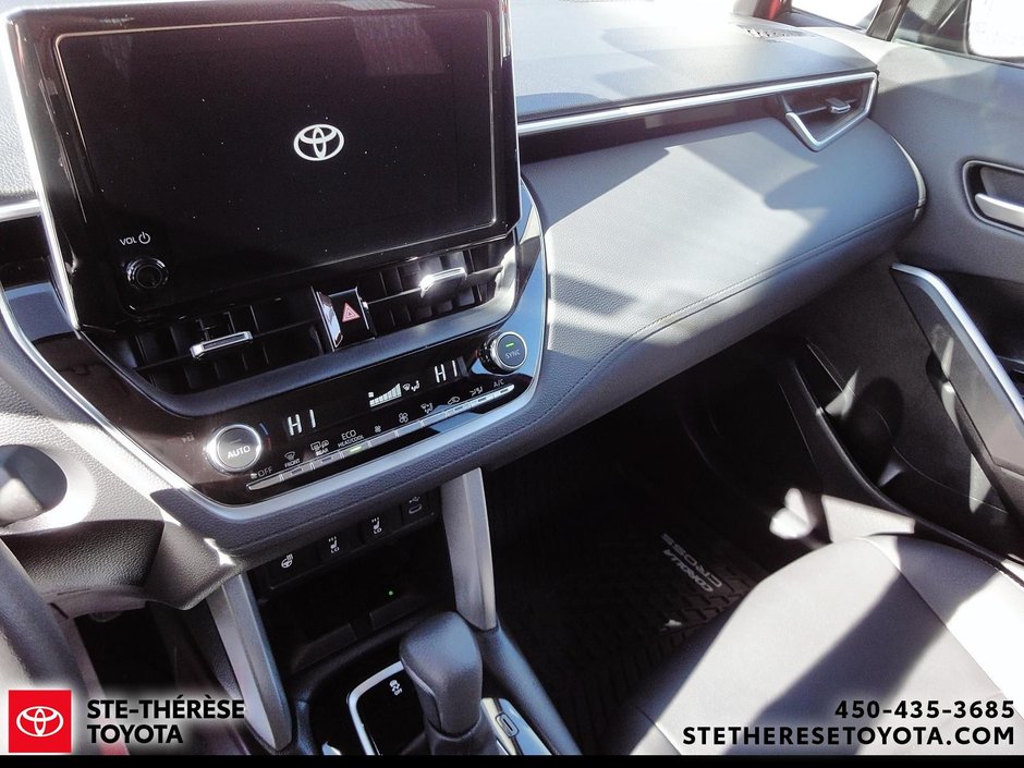 2025 Toyota Corolla Cross XLE AWD-13