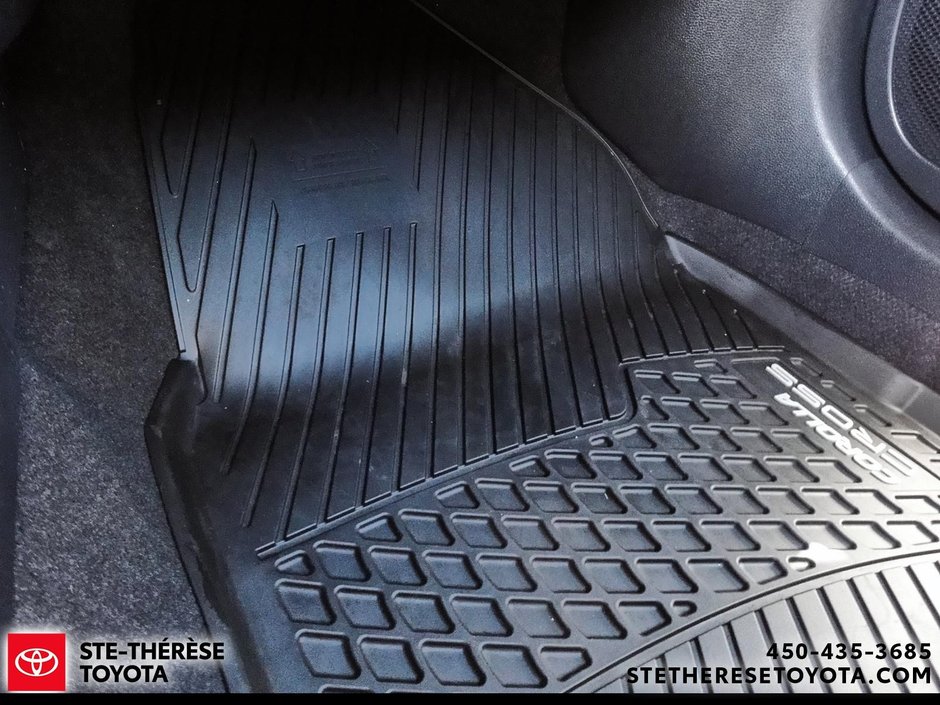 2025 Toyota Corolla Cross XLE AWD-14