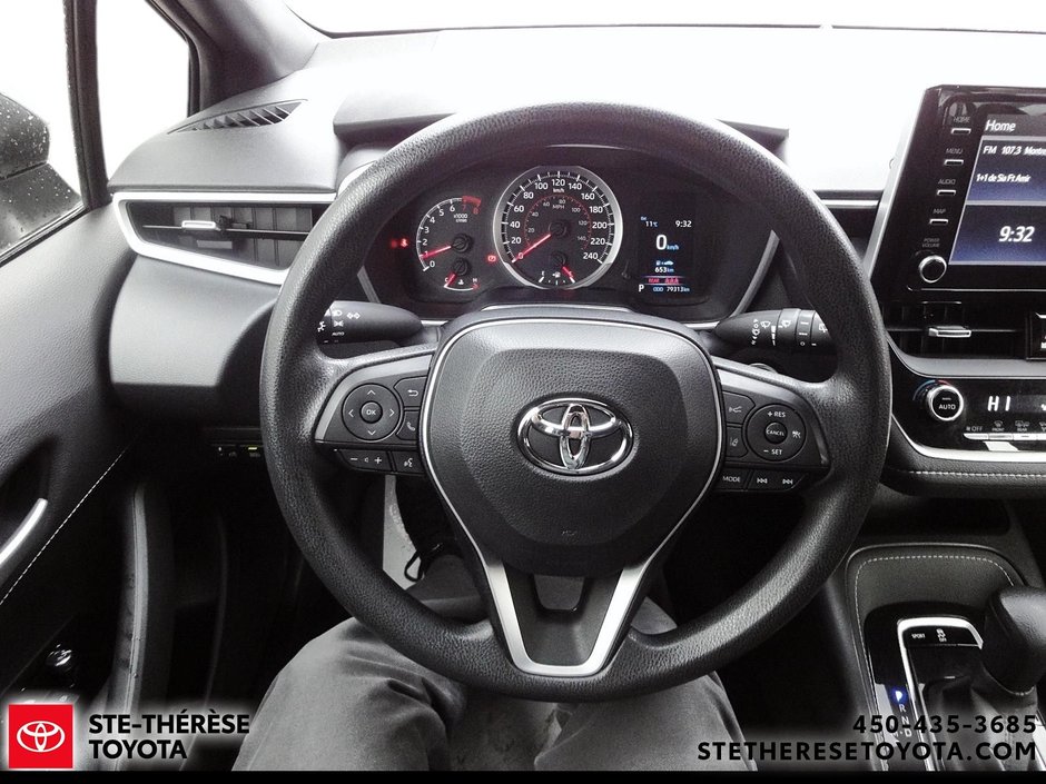 Toyota Corolla Hatchback Base 2021-16