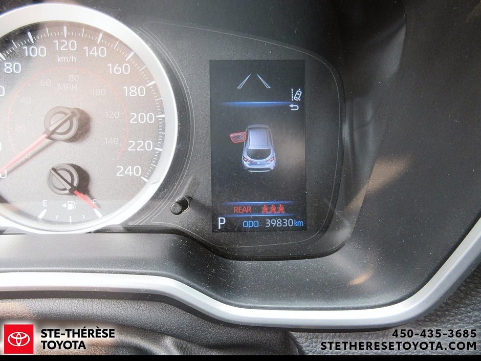 2022 Toyota Corolla Hatchback SE-12
