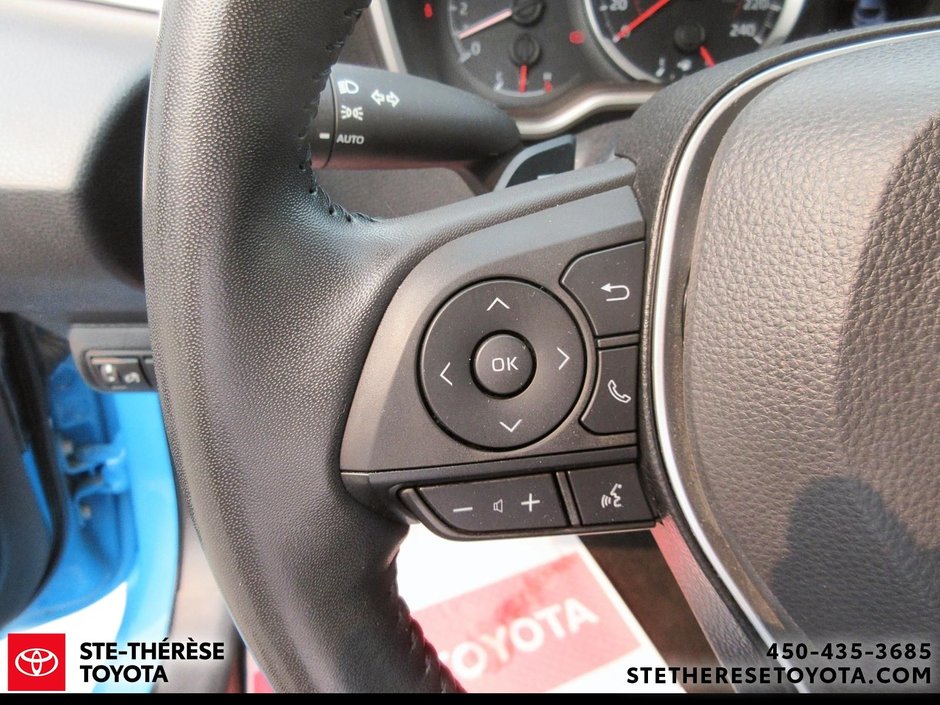 2022 Toyota Corolla Hatchback SE-17