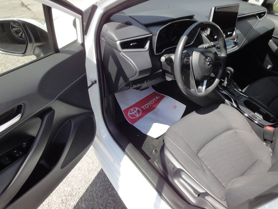 2023 Toyota Corolla Hatchback SE Upgrade-10