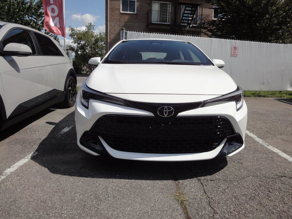 2023 Toyota Corolla Hatchback SE Upgrade-3