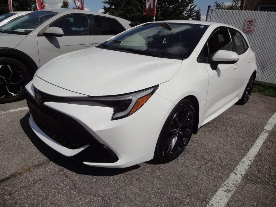 2023 Toyota Corolla Hatchback SE Upgrade-2