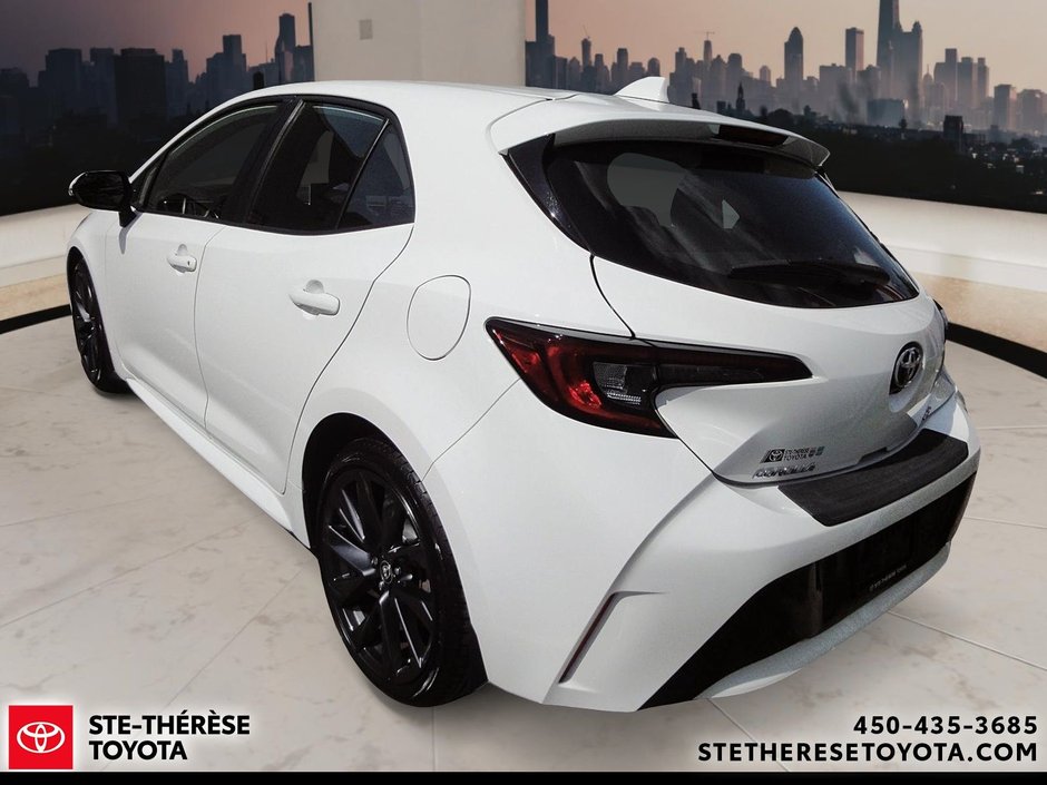 2023 Toyota Corolla Hatchback SE Upgrade-13