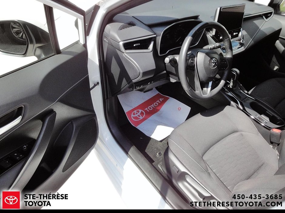 2023 Toyota Corolla Hatchback SE Upgrade-17