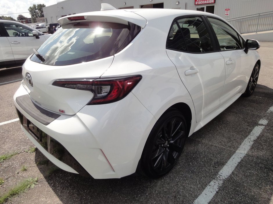 2023 Toyota Corolla Hatchback SE Upgrade-5
