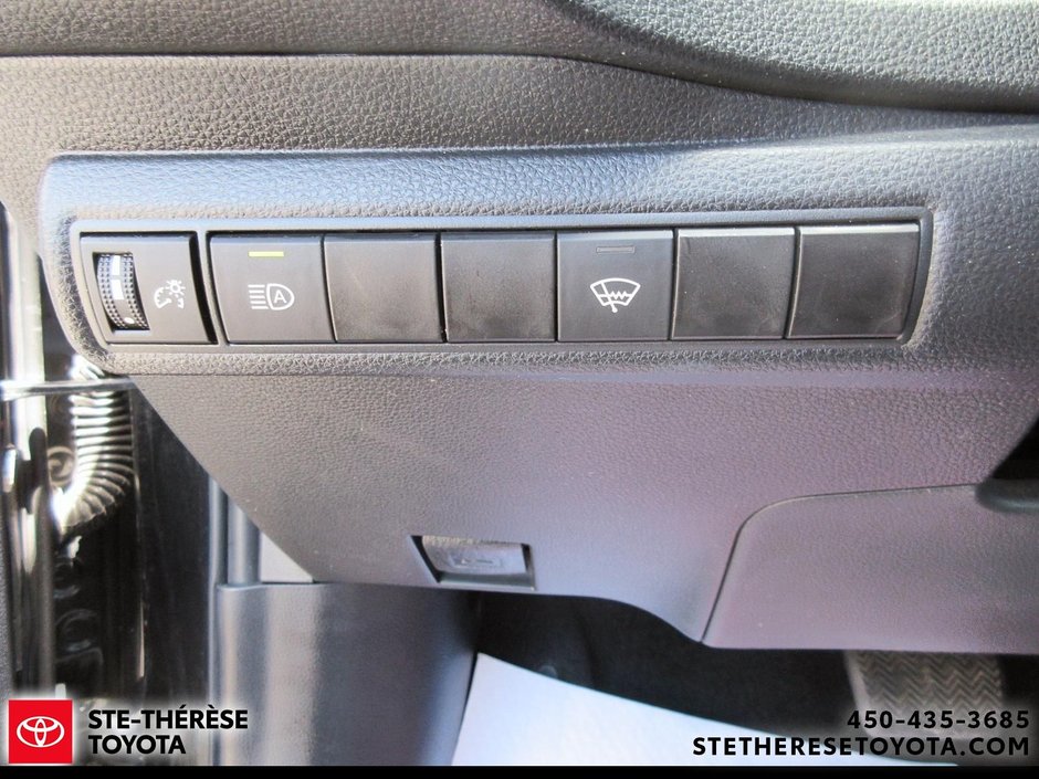 Toyota Corolla LE 2021-18