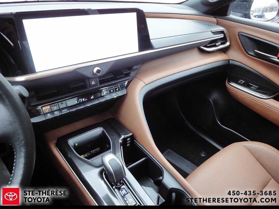 2025 Toyota Crown Signia Limited-12