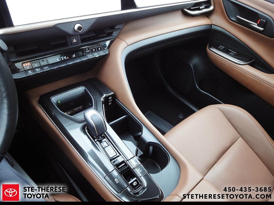 2025 Toyota Crown Signia Limited-17