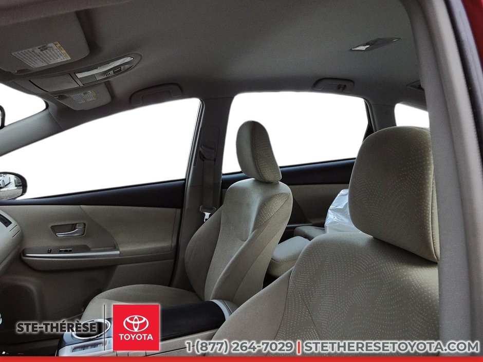 Toyota Prius v HYBRID 2013-8